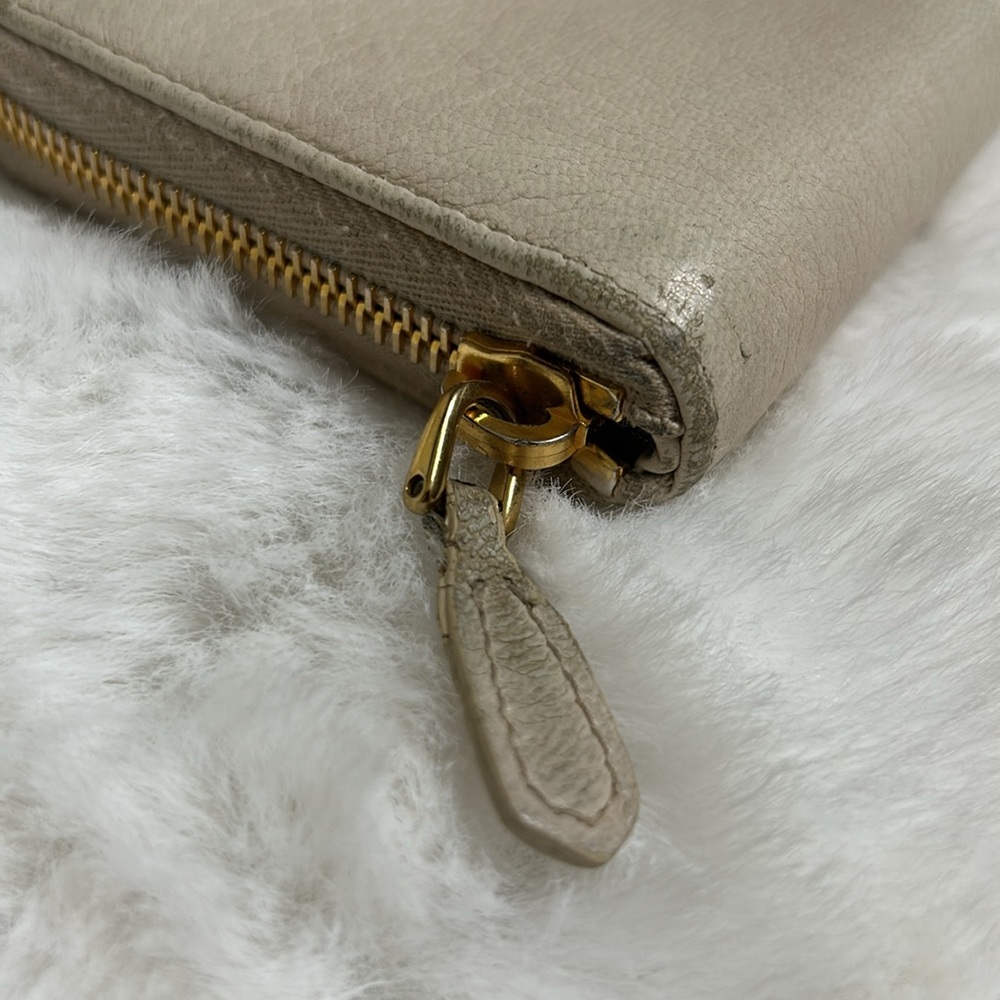 Prada Zip Continental Leather wallet - Picture 8 of 17